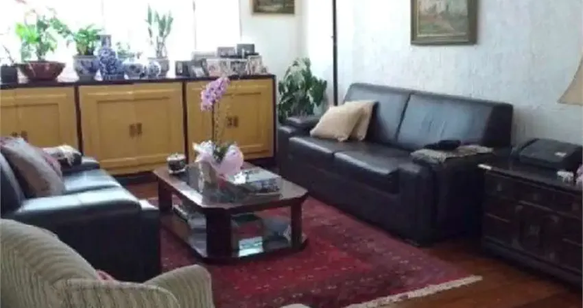 VENDA APTO ,149 METROS ,3 DORMITÓRIOS SENDO UMA SUITE ,UMA VAGA COM LINDO JARDIM
