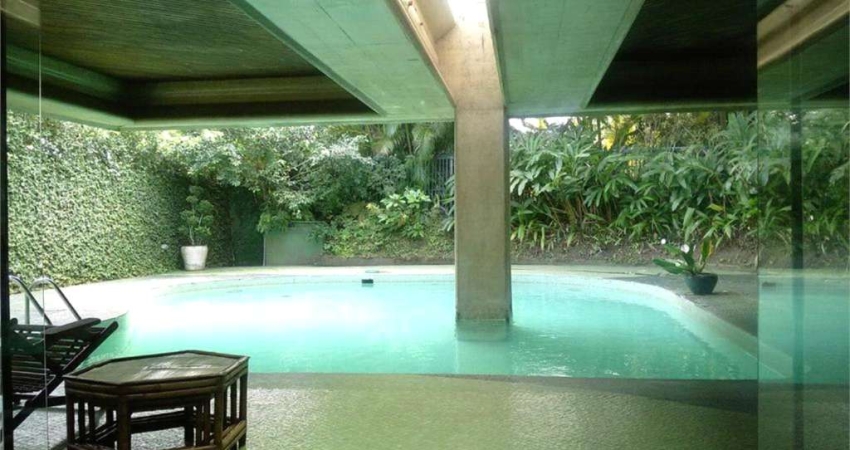 Super oportunidade no Guarujá! Casa bacana com 500m²,  5 dormitórios, piscina e vagas