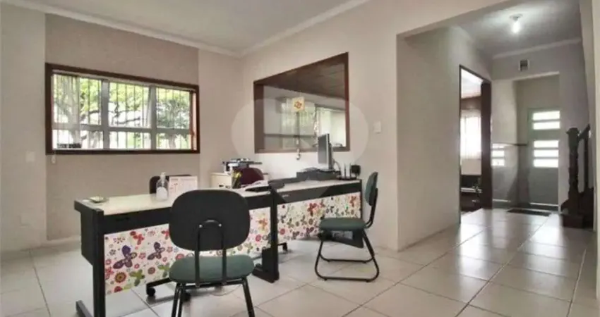 Casa comercial à venda no Jardim Paulista com 261m² de terreno e 4 vagas de garagem