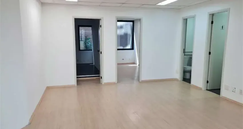 Sala ampla com 90 m² para locação em prédio de alto padrão nos Jardins.