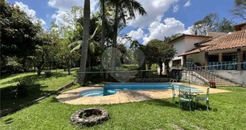Casa de condomínio 3 dormitórios, 1 suíte, apartamento para hóspedes, gourmet, piscina e tênis