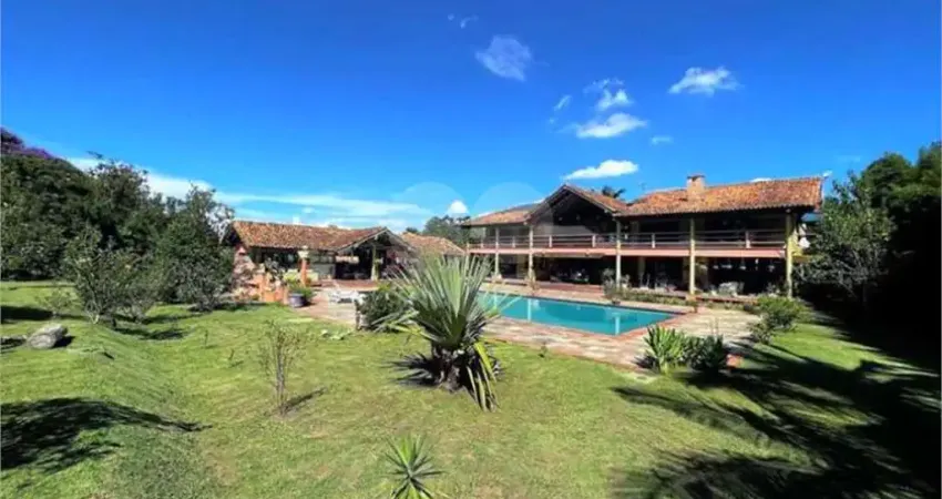 Mansão com 5 suítes, 16 vagas em lote de 3.782m² no condomínio jardim mediterrâneo em cotia