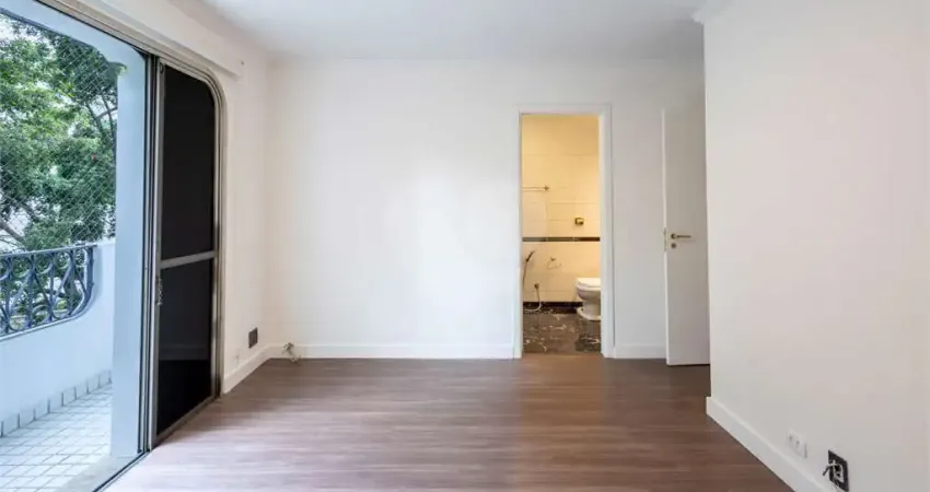 Vila Nova Conceição - 130 m² - 3 dorm. ( 1 suíte com terraço) - 1 vaga - próx. Parque do Ibirapuera