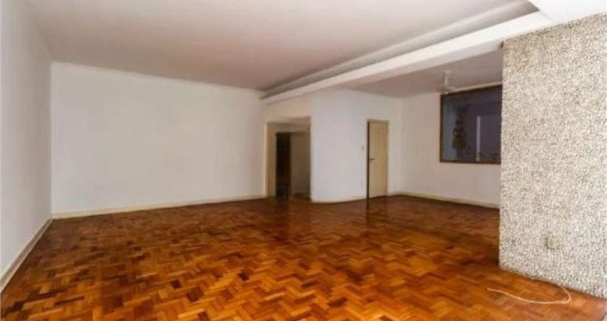 Apartamento de 253m2, 4 dormitorios para reformar em Higienópolis.