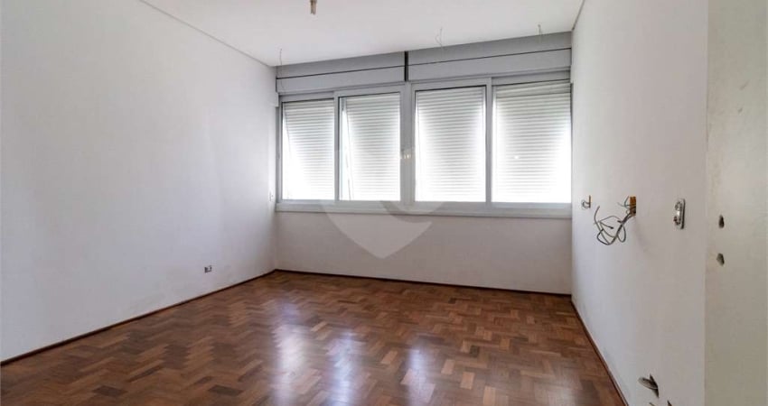 Apto a venda na Avenida Paulista  condominio três  Marias