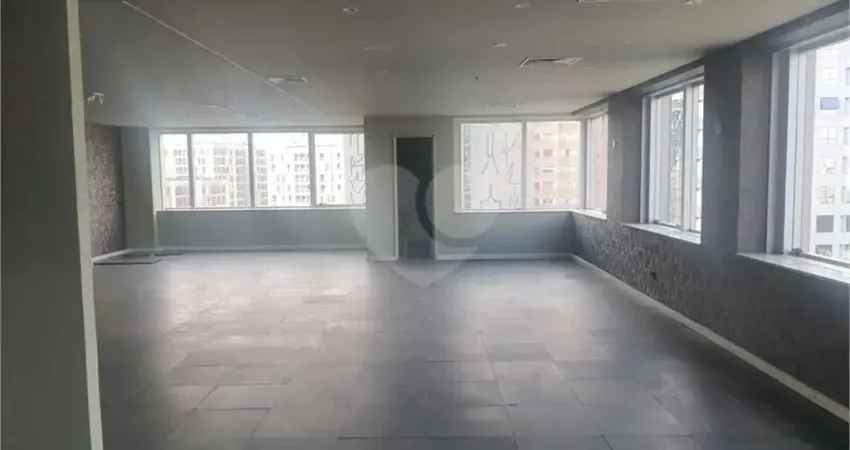 Exelente conjunto comercial com 150m² próximo ao metrô Ana Rosa.