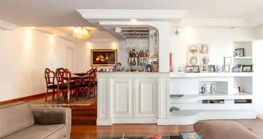 Apartamento 240m² à Venda Moema - 3 Suítes 4 Quartos com Lazer