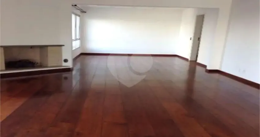 Espaço de 210 m2 úteis! Varanda na Sala  e nos  4 Dormitório! Próximo  Av Paulista e Metrô Paraíso!