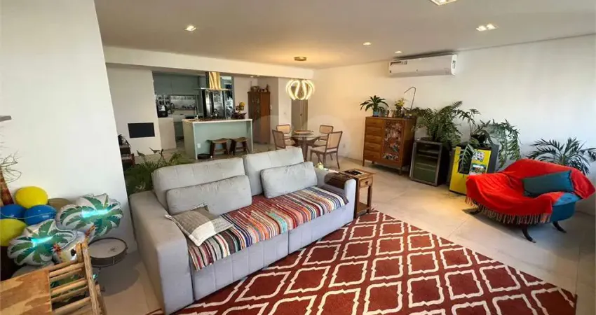 Ótima localização, próximo à supermercados, restaurantes, comércio em geral, bancos, ao aeroporto..