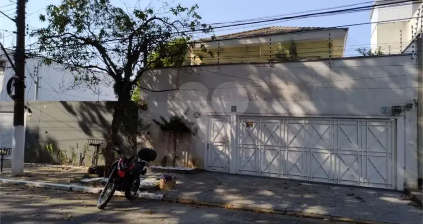 Lindo Sobrado no Planalto Paulista, com 3 Dormitórios, Churrasqueira e Piscina. Imperdível.