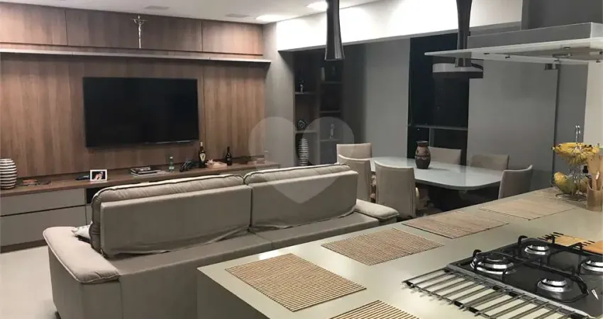 Cobertura com 3 dormitórios, sendo 1 suíte no Campo Belo