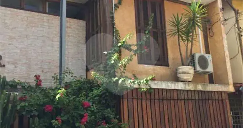 Sobrado na vila mariana - 03 dormitorios - 01 vaga. rua residencial.