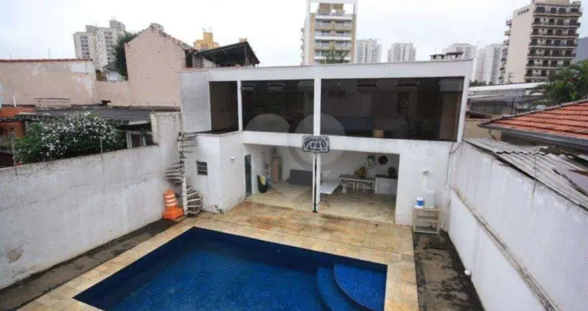 Sobrado à venda com 4 suítes, 3 vagas, 441 m² no Alto da Lapa