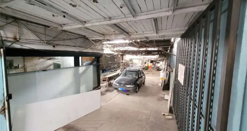 Casa e terreno comercial na bela vista, terreno de 372m². 2 quartos, 2 salas, 3 banheiros e 15 vagas.