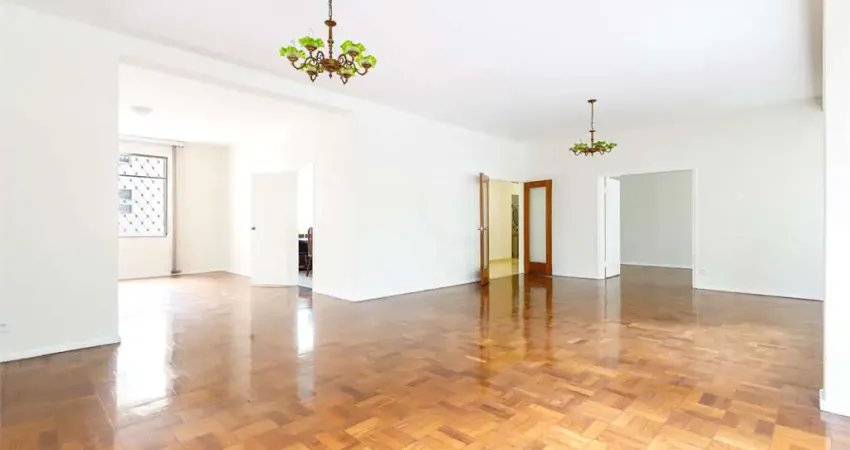 Apartamento 309m2, 3 dormitórios, 1 suíte, toaletes reformados, 2 vagas rotativas, no Paraíso.
