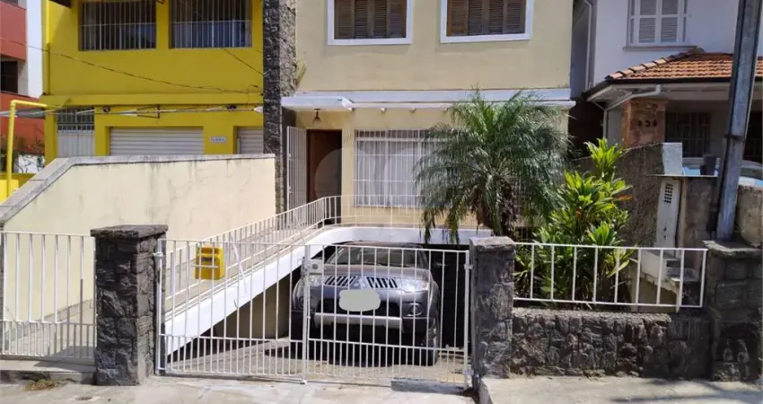 Sobrado no Planalto Paulista, bem localizado e com Edícula. Oportunidade Imperdível.