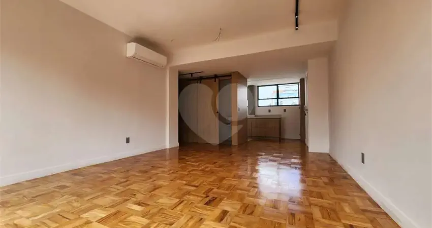 Apartamento à Venda reformado com 3 dorms e 1 vaga na Vila Nova Conceição