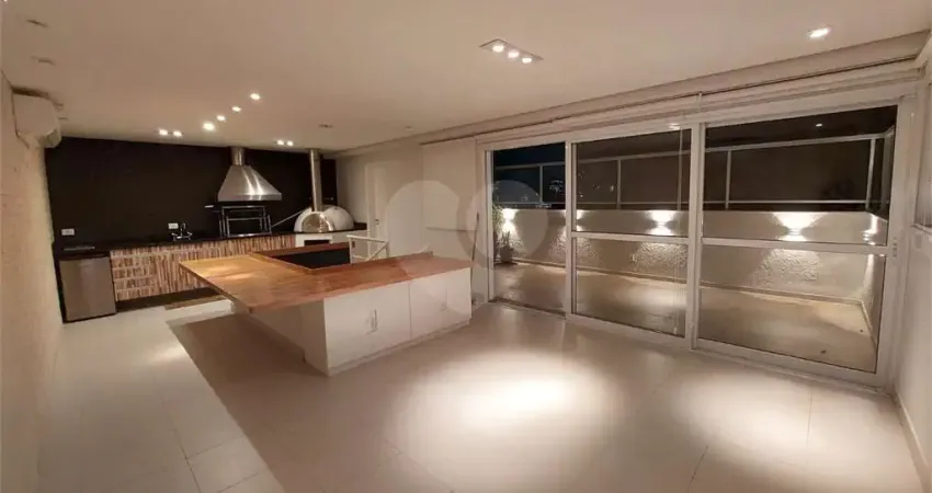 Cobertura triplex 2 suítes  2 vagas  182m²  Itaim Bibi