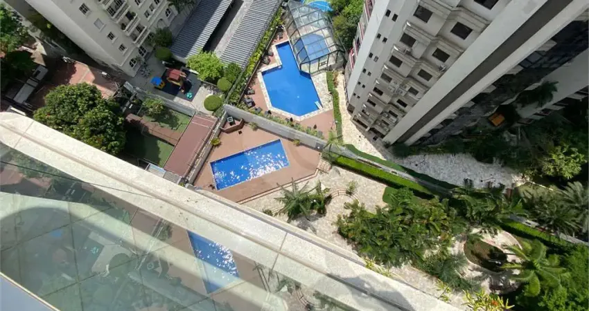 Apto espaçoso (214 m) iluminado na rua mais procurada do itaim, 3 dormitórios, mobiliado. visite