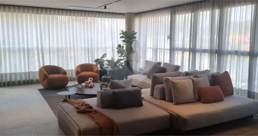 Apartamento á venda no Jardim Paulista a 250 m do Parque Ibirapuera - 3 suítes, 3 vagas, com varanda