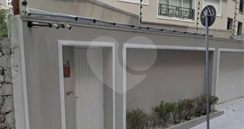 Sobrado na Vila Mariana – 485m² | 3 Suítes | Piscina | 7 Vagas de Garagem