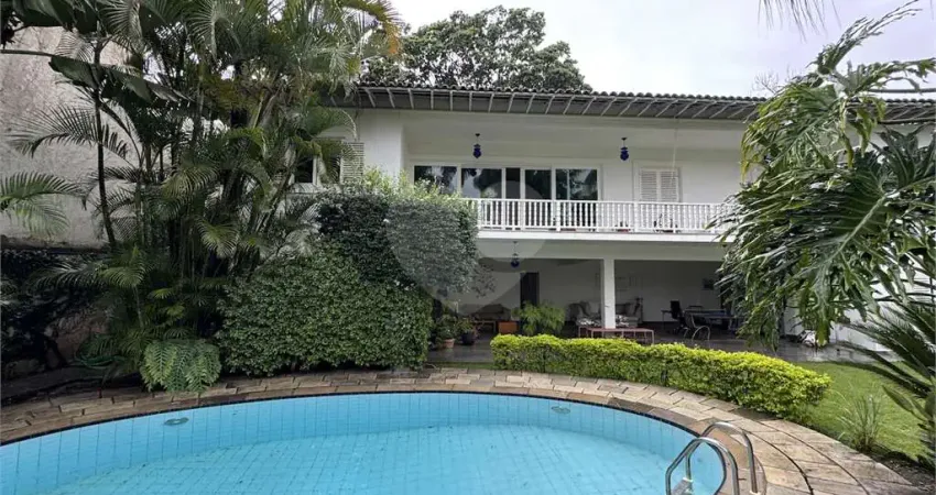 Oportunidade! casa com 400m²ac e 900m²at , excelente localização e com uma vista incrível