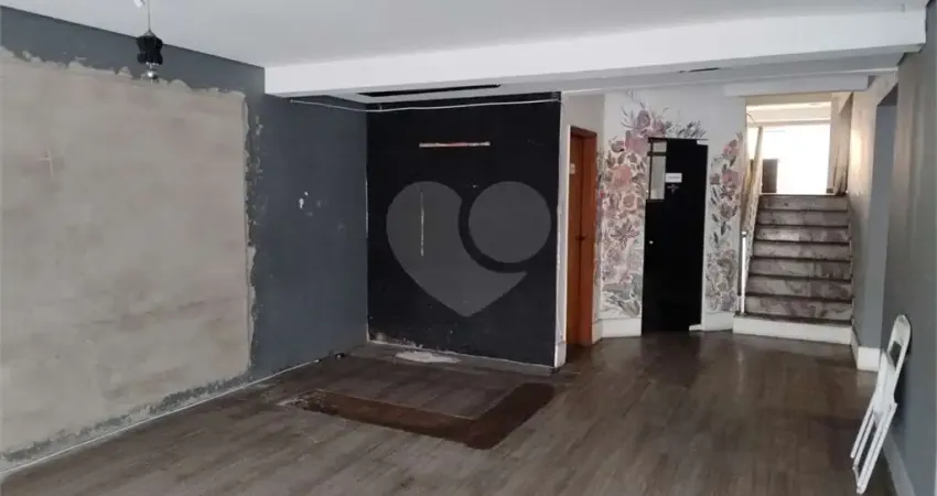 Excelente Imóvel Comercial e Residencial, na Vila Mariana, com localização incrível e espaçoso. Não perca.