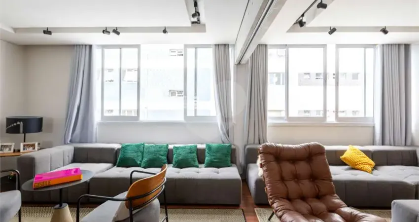 Apartamento reformado com 110m2, 2 dormitórios, sendo 1 suíte, ar condicionado e garagem