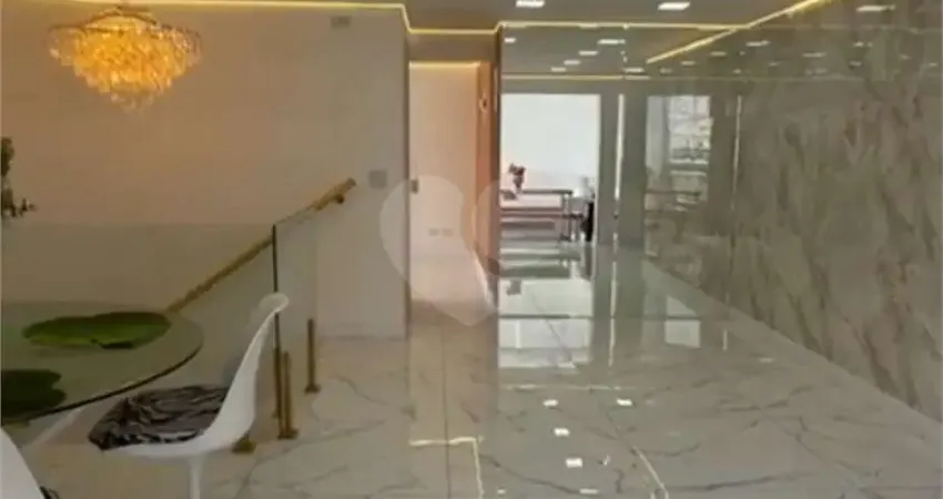 Cobertura duplex a venda em Moema, com 191 m2, piscina privativa, 3 quartos (1 suíte) e 2 vagas