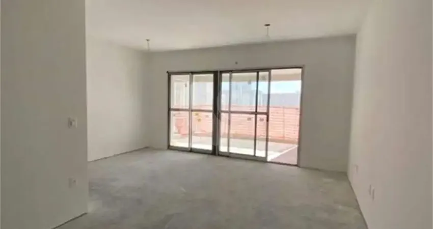 Apartamento com 80 m2, varanda, 2 suítes e 1 vaga, a venda em Moema, perto do metrô