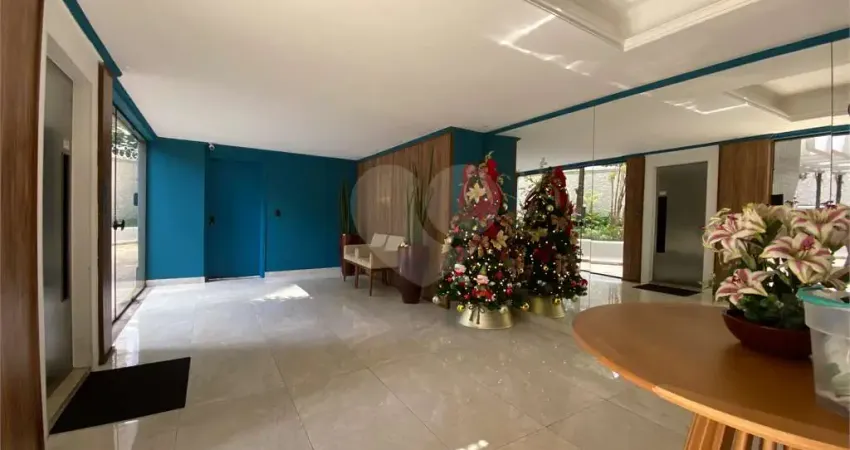 Apartamento de 156m², em andar alto, com 3 suítes, 3 vagas, varanda e lazer completo