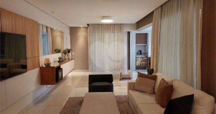 Apartamento à venda de 180 m² na Chácara Klabin de 4 quartos sendo 3 suítes e 4 vagas.