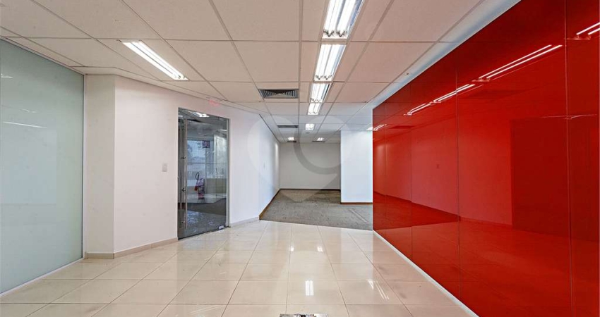 Loja com 1.100 m2 com dois andares