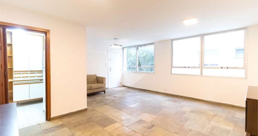 Apartamento com 03 dormitórios na Alameda Casa Branca