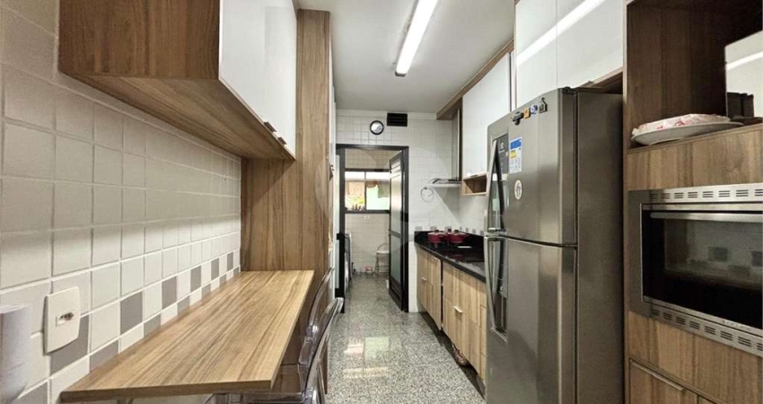 Apartamento reformado em Moema Pássaros com 2 Dormitórios + Home Office/Sala de TV, 2 vagas