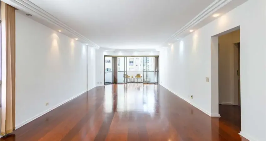 Apartamento com 3 dorms(2 suítes) com 2 vagas em Moema Passáros.