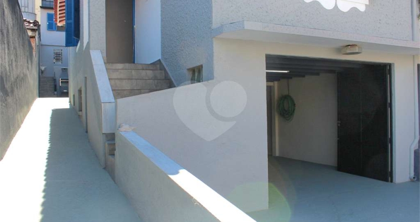 Casa de 266m² com muitos quartos, edícula e garagem pra 4 carros