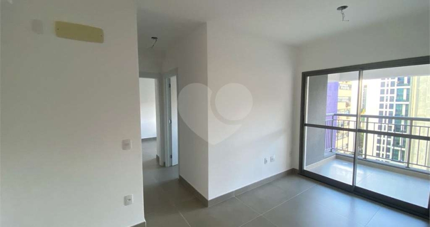 Apartamento novo a venda em Moema, com piso em porcelanato, terraço, 2 quartos (1 suíte) e 1 vaga