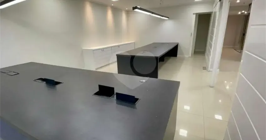 Vila Olimpia- 150m² com 3 vagas exclusivas e 1 rotativa para visitantes, excelente localização