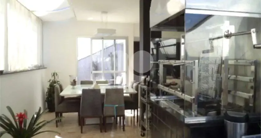 Surpreenda-se com esta Cobertura Reformada, Ensolarada e Diferenciada. Ambientes exclusivos!!