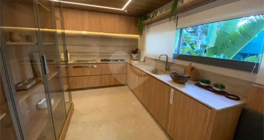 Apartamento a venda em Moema, perto do Ibirapuera, com 215 m2, 3 suítes e 3 vagas