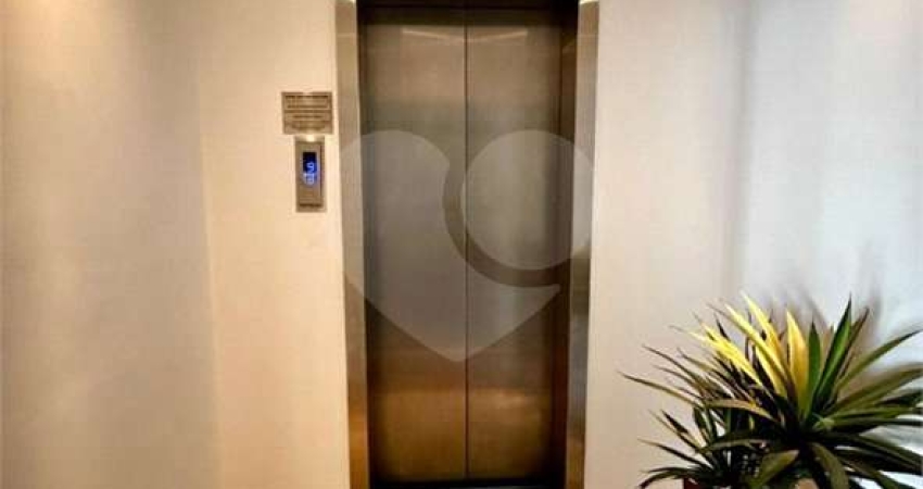 Apartamento em Paraíso com 202m²  4 dormitorios, 1 suite, 2 vagas livres Aceita Permuta.