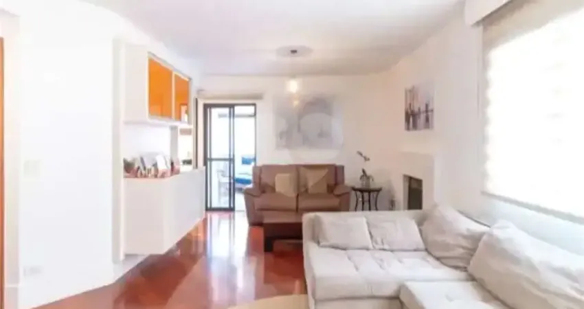 Apartamento sofisticado, recém-reformado, com ambientes bem planejados no Brooklin.
