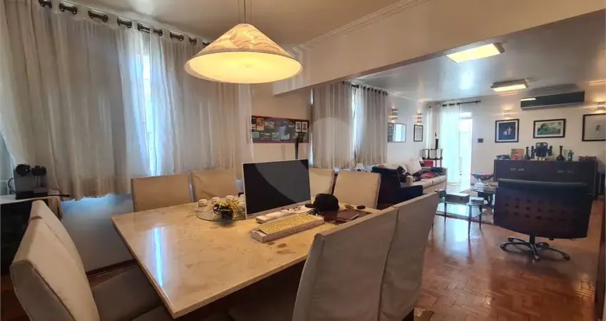 Apartamento de 130m² com 2 dormitórios mobiliado para locação.
