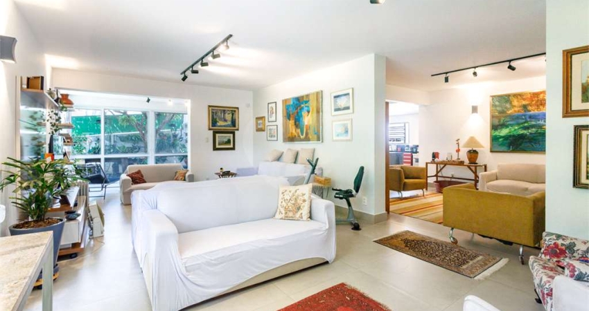 Casa - Pacaembu - 3 Dormitórios - 300 m².