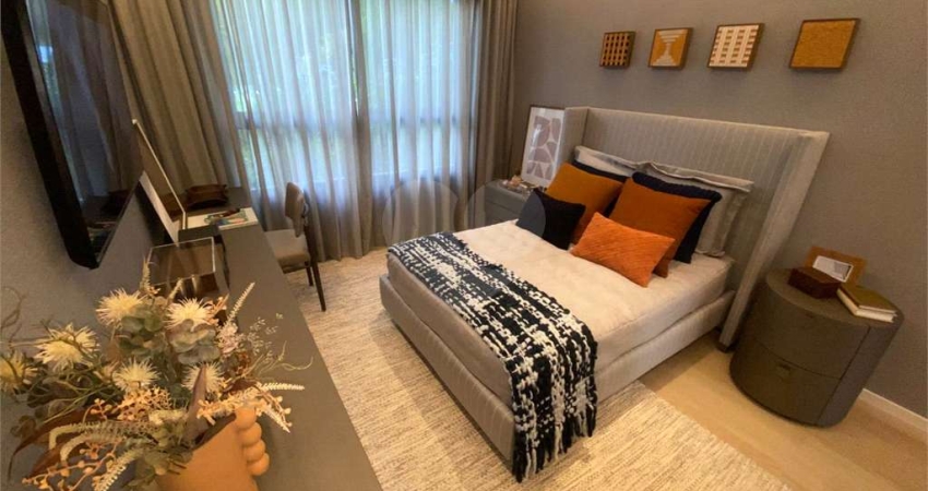 Apartamento a venda em Moema Pássaros, com 3 suítes e 3 vagas, perto do Ibirapuera