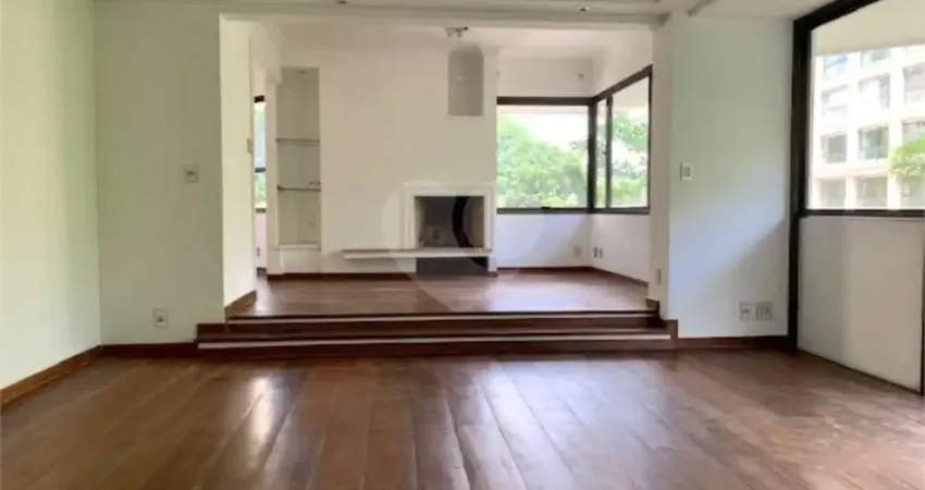 4 Suítes ,3 vagas, Varanda ,Em Frente a entrada do Clube Pinheiros