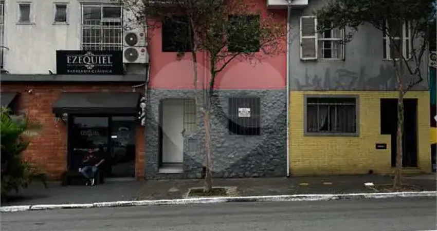 Sobrado comercial à venda/locação com 100m², 3 quartos e sem vaga