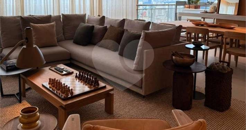 Apartamento totalmente reformada e mobiliada a venda