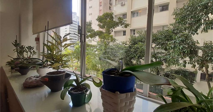Apto a venda nos Jardins com 2 dorms, sendo 1 suite e 1 vaga pertinho da Rua Oscar freire